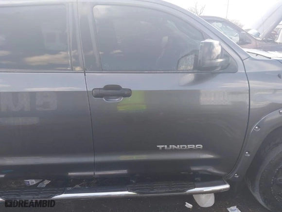 2017 Toyota Tundra 2WD SR5 with VIN 5TFEM5F18HX115276, listed as a IAAI auction lot 41782916 with 116,262 mi miles. Bid and sale history available at carsss.com. Image 13.
