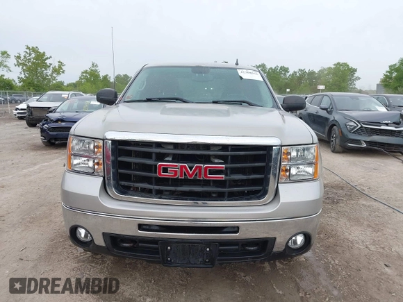 2009 GMC Sierra 2500HD SLE z VIN 1GTHK59K59E136509, wystawiony jako IAAI lot #42308626 z przebiegiem 127 256 mil mil oraz . Historia ofert i sprzedaży dostępna na DreamBid. Obrazek 13.