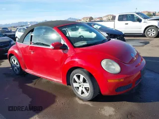 2006 Volkswagen Beetle z VIN 3VWRF31Y66M303282, wystawiony jako IAAI lot #41389502 z przebiegiem 111 062 mil mil oraz . Historia ofert i sprzedaży dostępna na DreamBid. Obrazek 1.