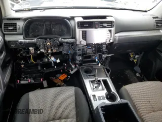 2023 Toyota 4Runner SR5 z VIN JTEEU5JR1P5281366, wystawiony jako Copart lot #57144835 z przebiegiem Nie podano mil oraz Szkoda całkowita • Salvage title. Historia ofert i sprzedaży dostępna na DreamBid. Obrazek 8.