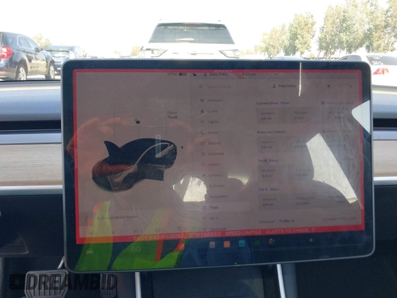 2018 Tesla Model 3 Long Range Battery z VIN 5YJ3E1EA2JF039262, wystawiony jako IAAI lot #42463443 z przebiegiem 77 482 mil mil oraz . Historia ofert i sprzedaży dostępna na DreamBid. Obrazek 19.