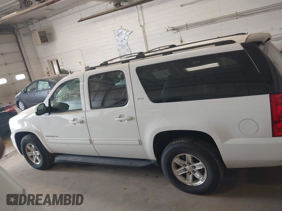 2013 GMC Yukon XL SLT with VIN 1GKS2KE70DR273126, listed as a IAAI auction lot 42147902 with 233,032 mi miles. Bid and sale history available at carsss.com. Image 14.