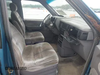 1992 Dodge Grand Caravan z VIN 1B4GH54R6NX218758, wystawiony jako IAAI lot #42362782 z przebiegiem 172 142 mil mil oraz . Historia ofert i sprzedaży dostępna na DreamBid. Obrazek 5.