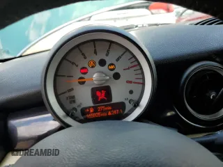 2009 MINI Hardtop z VIN WMWMF33539TU69648, wystawiony jako Copart lot #64213555 z przebiegiem 165 805 mil mil oraz Czysty tytuł • Clean title. Historia ofert i sprzedaży dostępna na DreamBid. Obrazek 10.