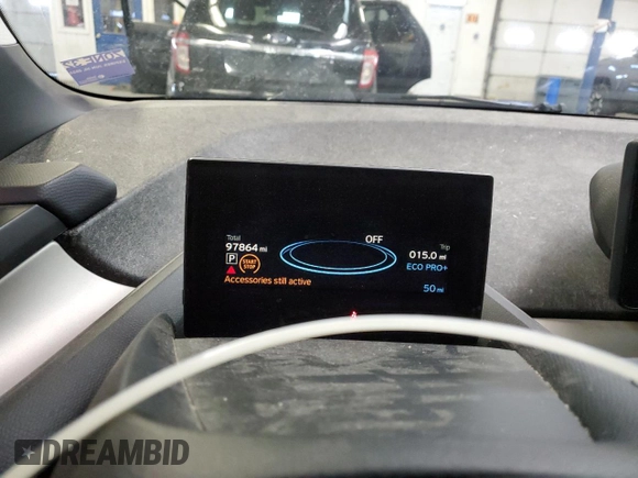 2017 BMW i3 z VIN WBY1Z8C3XHV890664, wystawiony jako Copart lot #44791935 z przebiegiem 97 864 mil mil oraz Szkody całkowita. Historia ofert i sprzedaży dostępna na DreamBid. Obrazek 9.