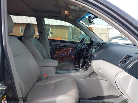 2013 Toyota Highlander with VIN 5TDZK3EH3DS142136, listed as a IAAI auction lot 41801734 with 158,735 mi miles. Bid and sale history available at carsss.com. Image 5.