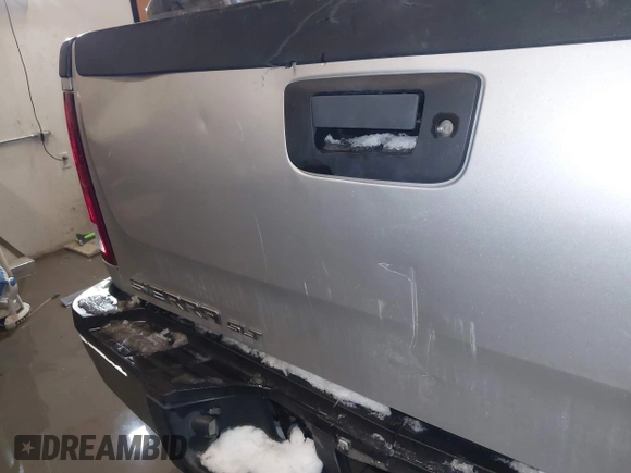 2011 GMC Sierra 2500HD SLT z VIN 1GT121C81BF180823, wystawiony jako IAAI lot #41565516 z przebiegiem 241 220 mil mil oraz . Historia ofert i sprzedaży dostępna na DreamBid. Obrazek 6.