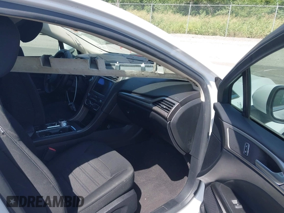 2020 Ford Fusion SE with VIN 3FA6P0LU2LR266943, listed as a IAAI auction lot 42160987 with 61,435 mi miles and . Bid and sale history available at DreamBid. Image 5.