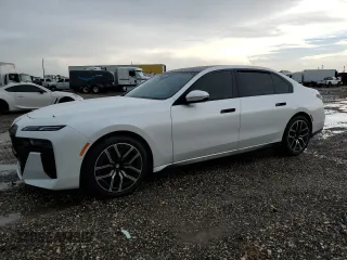2024 BMW 7 Series 740i z VIN WBA23EH01RCR57859, wystawiony jako Copart lot #62336024 z przebiegiem Nie podano mil oraz Czysty tytuł • Clean title. Historia ofert i sprzedaży dostępna na DreamBid. Obrazek 1.