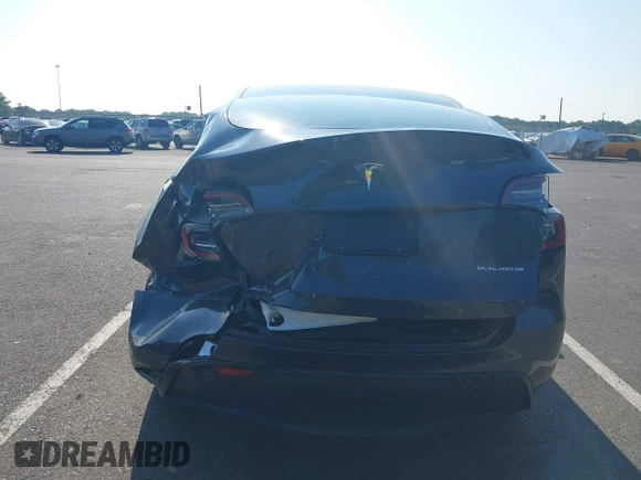 2024 Tesla Model Y Long Range z VIN 7SAYGDEEXRA263444, wystawiony jako IAAI lot #40199252 z przebiegiem 9 540 mil mil oraz . Historia ofert i sprzedaży dostępna na DreamBid. Obrazek 16.