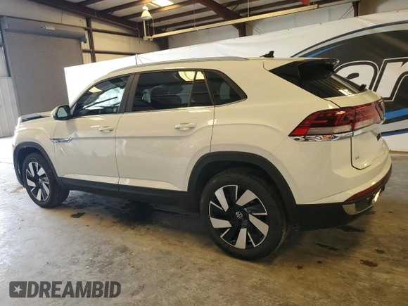 2025 Volkswagen Atlas SE with VIN 1V2WE2CA1SC220405, listed as a Copart auction lot 61621145 with 4,206 mi miles and Salvage title. Bid and sale history available at DreamBid. Image 2.