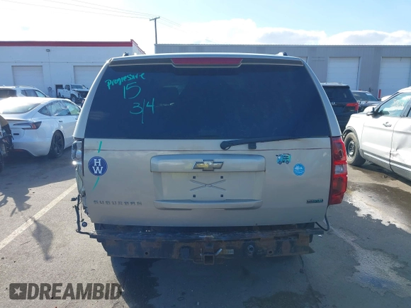 2010 Chevrolet Suburban LT z VIN 1GNUKJE35AR260614, wystawiony jako IAAI lot #41835589 z przebiegiem 225 255 mil mil oraz . Historia ofert i sprzedaży dostępna na DreamBid. Obrazek 16.