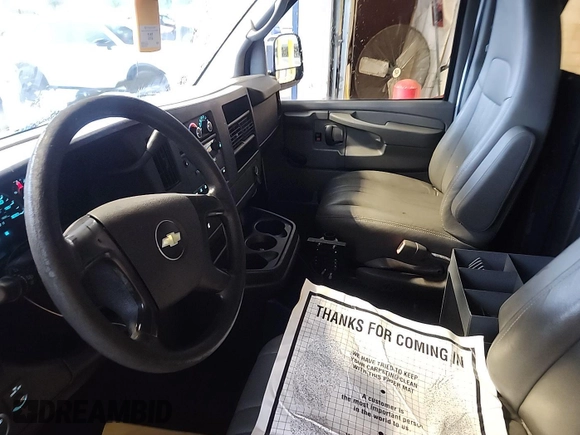 2013 Chevrolet Express Cargo z VIN 1GCSGAFX1D1169555, wystawiony jako IAAI lot #42530668 z przebiegiem 207 358 mil mil oraz . Historia ofert i sprzedaży dostępna na DreamBid. Obrazek 21.