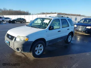 2005 Ford Escape XLT with VIN 1FMYU931X5KA84738, listed as a IAAI auction lot 41663564 with 140,903 mi miles. Bid and sale history available at carsss.com. Image 2.