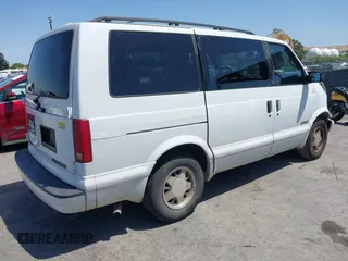 2000 Chevrolet Astro z VIN 1GNDM19W5YB202648, wystawiony jako IAAI lot #42272323 z przebiegiem Nie podano mil oraz . Historia ofert i sprzedaży dostępna na DreamBid. Obrazek 4.