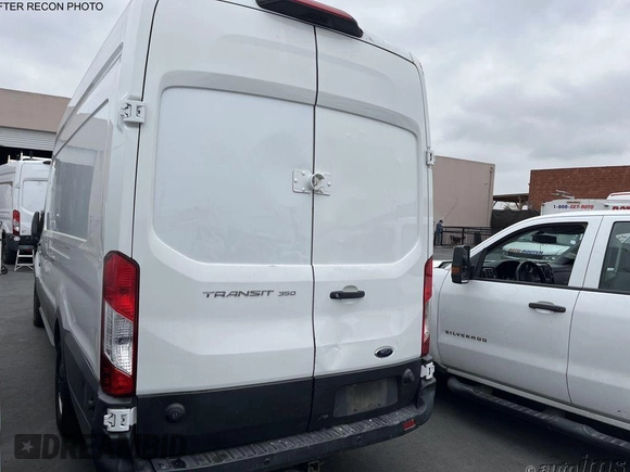 2019 Ford Transit z VIN 1FTBW3XM3KKA14967, wystawiony jako IAAI lot #42375484 z przebiegiem 112 103 mil mil oraz . Historia ofert i sprzedaży dostępna na DreamBid. Obrazek 17.