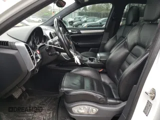 2016 Porsche Cayenne GTS с VIN WP1AD2A26GLA72543, выставлен на аукционе Copart как лот 49081025 с пробегом 160 019 миль миль и Списание • Salvage title. История ставок и продаж доступна на DreamBid. Изображение 7.