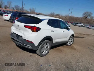 2024 Buick Encore GX Preferred z VIN KL4AMCSL1RB002336, wystawiony jako IAAI lot #41700398 z przebiegiem 13 901 mil mil oraz . Historia ofert i sprzedaży dostępna na DreamBid. Obrazek 4.