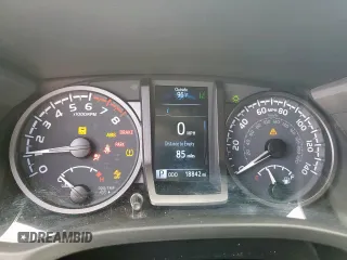 2023 Toyota Tacoma SR z VIN 3TMCZ5AN5PM598443, wystawiony jako Copart lot #60485035 z przebiegiem 18 842 mil mil oraz Szkoda całkowita • Salvage title. Historia ofert i sprzedaży dostępna na DreamBid. Obrazek 9.