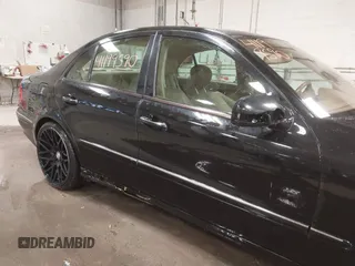 2007 Mercedes-Benz E-Class 3.5L with VIN WDBUF87XX7X214060, listed as a IAAI auction lot 41199590 with 136,011 mi miles. Bid and sale history available at carsss.com. Image 6.