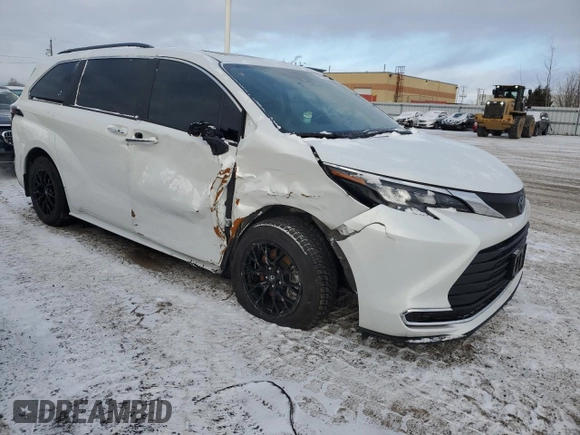 2024 Toyota Sienna LE with VIN 5TDGRKEC8RS223433, listed as a Copart auction lot 41752075 with 9,252 mi miles and Clean Title. Bid and sale history available at carsss.com. Image 4.