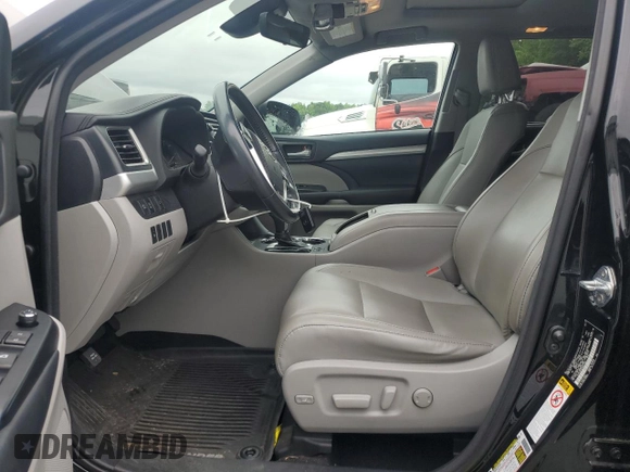 2017 Toyota Highlander XLE with VIN 5TDJZRFH5HS477446, listed as a Copart auction lot 60132215 with 58,830 mi miles and Salvage title. Bid and sale history available at DreamBid. Image 7.
