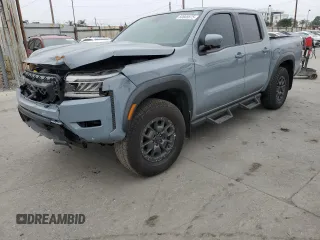 2024 Nissan Frontier SV z VIN 1N6ED1EK0RN647263, wystawiony jako Copart lot #60688875 z przebiegiem 9 479 mil mil oraz Szkoda całkowita • Salvage title. Historia ofert i sprzedaży dostępna na DreamBid. Obrazek 1.