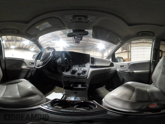 2018 Toyota Sienna XLE Auto Access Seat with VIN 5TDYZ3DC1JS960019, listed as a IAAI auction lot 41491992 with 128,021 mi miles. Bid and sale history available at carsss.com. Image 18.