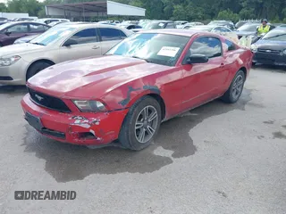 2012 Ford Mustang Premium z VIN 1ZVBP8AM2C5205750, wystawiony jako IAAI lot #42553306 z przebiegiem Nie podano mil oraz . Historia ofert i sprzedaży dostępna na DreamBid. Obrazek 17.