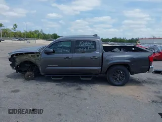 2020 Toyota Tacoma SR5 z VIN 5TFAZ5CN4LX091283, wystawiony jako IAAI lot #42076014 z przebiegiem 61 246 mil mil oraz . Historia ofert i sprzedaży dostępna na DreamBid. Obrazek 15.