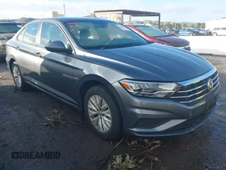 2020 Volkswagen Jetta S z VIN 3VWCB7BU0LM041954, wystawiony jako IAAI lot #41511957 z przebiegiem 22 381 mil mil oraz . Historia ofert i sprzedaży dostępna na DreamBid. Obrazek 1.