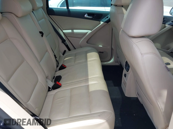 2011 Volkswagen Tiguan SEL с VIN WVGBV7AX4BW506165, выставлен на аукционе IAAI как лот 42256905 с пробегом 171 047 миль миль и . История ставок и продаж доступна на DreamBid. Изображение 8.