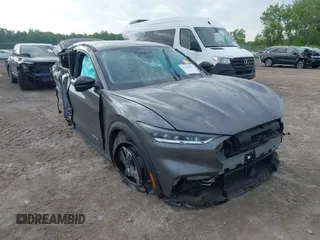 2023 Ford Mustang Mach-E Select с VIN 3FMTK1SS4PMA00937, выставлен на аукционе IAAI как лот 42356200 с пробегом Не указан миль и . История ставок и продаж доступна на DreamBid. Изображение 1.