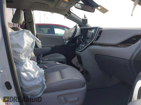 2018 Toyota Sienna XLE Auto Access Seat with VIN 5TDYZ3DC0JS902001, listed as a IAAI auction lot 41197210 with 99,018 mi miles. Bid and sale history available at carsss.com. Image 5.