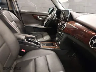 2015 Mercedes-Benz GLK-Class GLK 350 with VIN WDCGG8JB5FG381105, listed as a IAAI auction lot 41810355 with 117,320 mi miles. Bid and sale history available at carsss.com. Image 5.