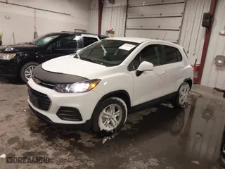 2020 Chevrolet Trax LS with VIN 3GNCJKSB8LL294444, listed as a IAAI auction lot 41724891 with 27,101 mi miles. Bid and sale history available at carsss.com. Image 2.