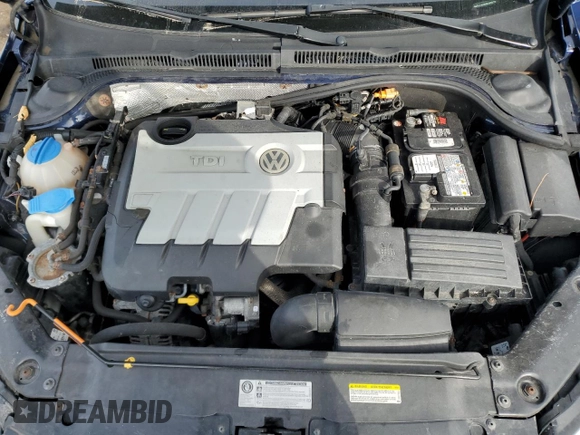2014 Volkswagen Jetta Comfortline with VIN 3VWDL7AJ3EM389579, listed as a Copart auction lot 47085025 with 261,379 mi miles and Clean title. Bid and sale history available at DreamBid. Image 11.