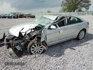 2010 Chrysler Sebring Limited z VIN 1C3CC5FDXAN162044, wystawiony jako Copart lot #56789075 z przebiegiem Nie podano mil oraz Nie do naprawy • Non repairable. Historia ofert i sprzedaży dostępna na DreamBid. Obrazek 1.
