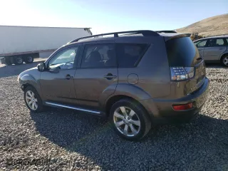 2010 Mitsubishi Outlander XLS with VIN JA4JT4AX8AZ006392, listed as a Copart auction lot 50663555 with 104,172 mi miles and Salvage Title. Bid and sale history available at carsss.com. Image 2.