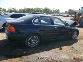 2003 BMW 3 Series 330xi with VIN WBAEW53413PG21999, listed as a Copart auction lot 60724374 with 137,242 mi miles and Salvage Title. Bid and sale history available at carsss.com. Image 3.