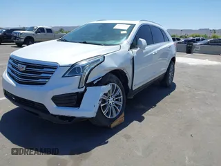 2017 Cadillac XT5 Luxury AWD z VIN 1GYKNDRS8HZ120863, wystawiony jako IAAI lot #42101279 z przebiegiem 100 535 mil mil oraz . Historia ofert i sprzedaży dostępna na DreamBid. Obrazek 2.