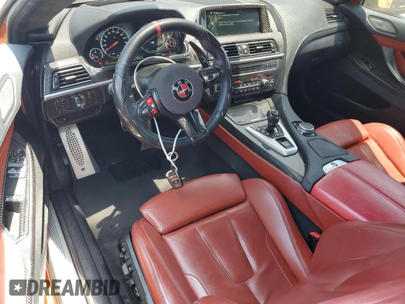 2015 BMW M6 z VIN WBSLX9C56FD160804, wystawiony jako Copart lot #57771054 z przebiegiem 57 699 mil mil oraz Szkody całkowita. Historia ofert i sprzedaży dostępna na DreamBid. Obrazek 8.