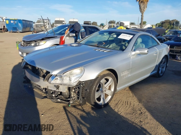2012 Mercedes-Benz SL 550 z VIN WDBSK7BA1CF169123, wystawiony jako IAAI lot #41636596 z przebiegiem 137 329 mil mil oraz . Historia ofert i sprzedaży dostępna na DreamBid. Obrazek 18.
