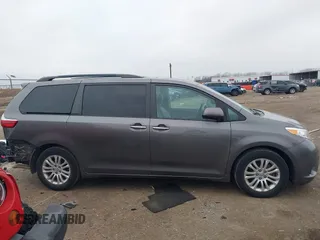 2016 Toyota Sienna XLE with VIN 5TDYK3DC8GS704330, listed as a IAAI auction lot 41586880 with 84,065 mi miles. Bid and sale history available at carsss.com. Image 14.