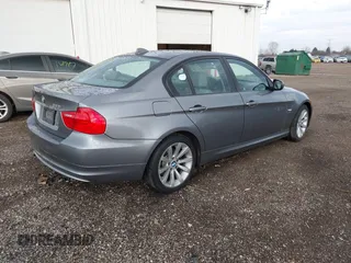 2011 BMW 3 Series 328i xDrive with VIN WBAPK7G58BNN78269, listed as a IAAI auction lot 41904907 with 86,003 mi miles. Bid and sale history available at carsss.com. Image 4.