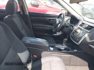 2016 Nissan Altima SR with VIN 1N4AL3APXGC199128, listed as a IAAI auction lot 42002359 with 202,852 mi miles and . Bid and sale history available at DreamBid. Image 5.