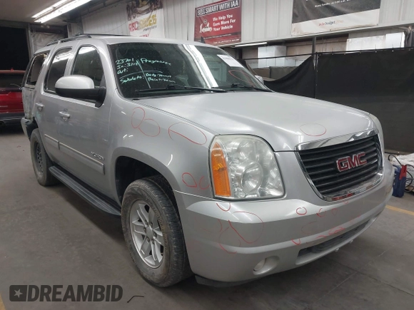 2013 GMC Yukon SLE with VIN 1GKS1AE09DR353945, listed as a IAAI auction lot 41900111 with 109,655 mi miles. Bid and sale history available at carsss.com. Image 1.