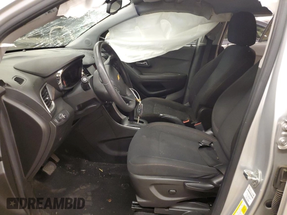 2020 Chevrolet Trax LS z VIN KL7CJKSBXLB029659, wystawiony jako Copart lot #48119455 z przebiegiem 57 322 mil mil oraz Szkoda całkowita • Salvage title. Historia ofert i sprzedaży dostępna na DreamBid. Obrazek 13.