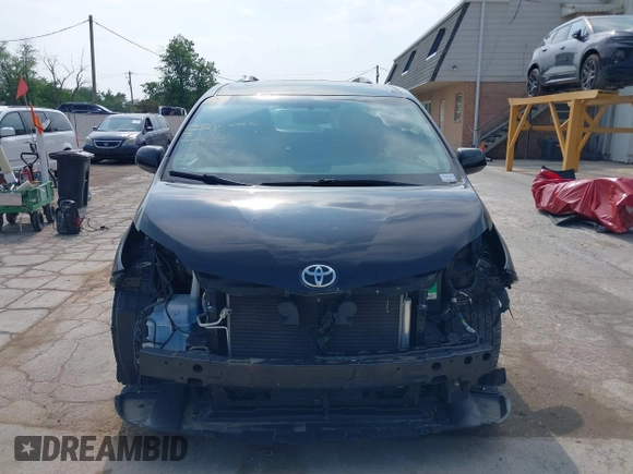 2017 Toyota Sienna SE with VIN 5TDXZ3DC4HS840494, listed as a IAAI auction lot 42418699 with 90,197 mi miles and . Bid and sale history available at DreamBid. Image 13.