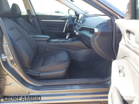 2019 Nissan Altima SV with VIN 1N4BL4DVXKN305921, listed as a IAAI auction lot 41822527 with 137,205 mi miles and . Bid and sale history available at DreamBid. Image 5.